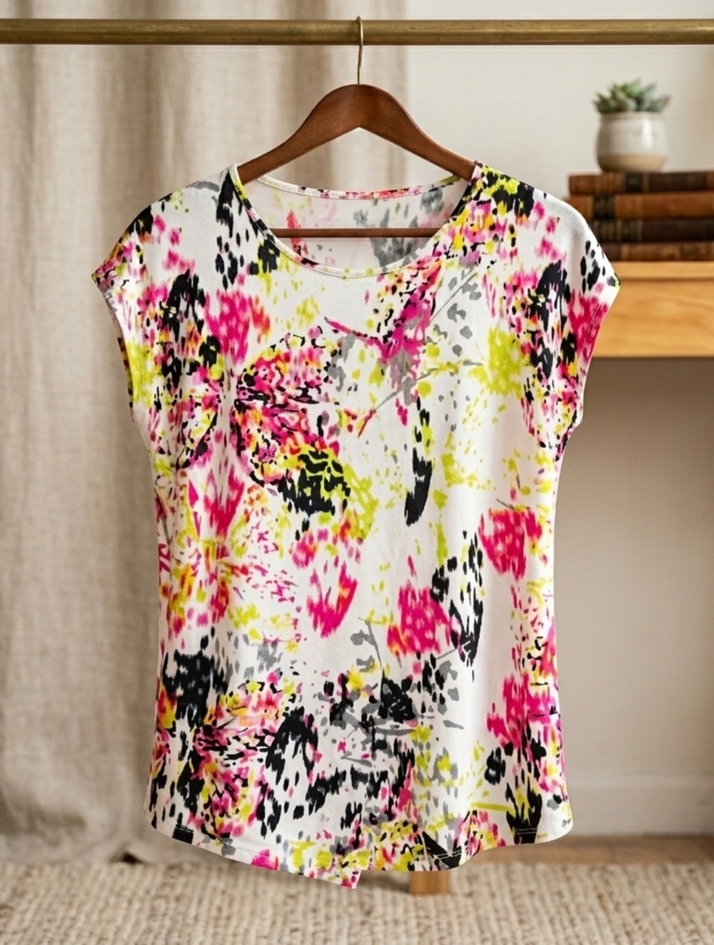 GAIAM Studio To Street White Multicolor Print Size Medium Yoga Sportswear Top